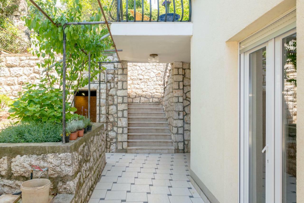 Apartmani Mirta Omis Exterior photo